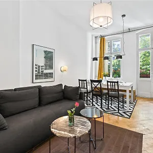 33 Efg Schoenhauser Allee Mit Balkon Apartment